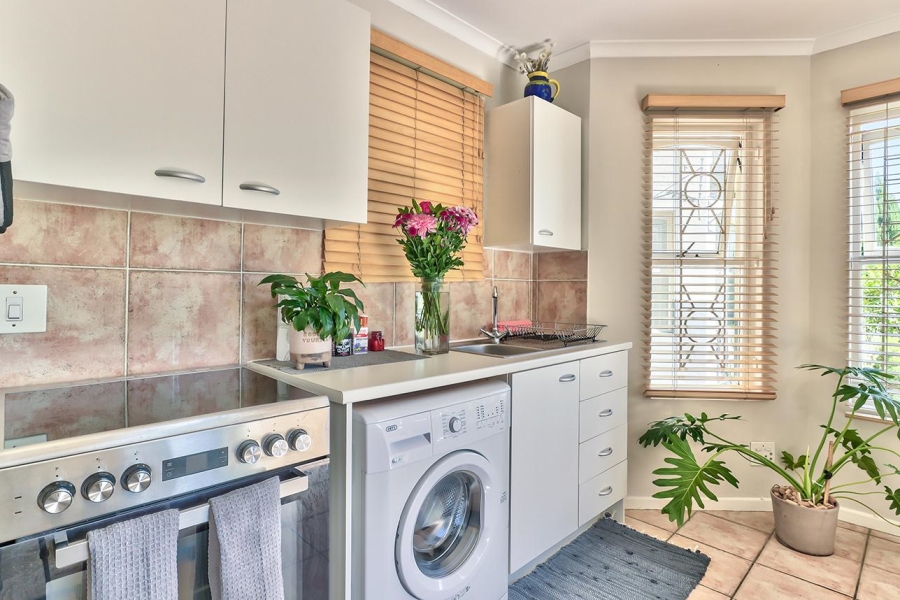 1 Bedroom Property for Sale in Vredehoek Western Cape